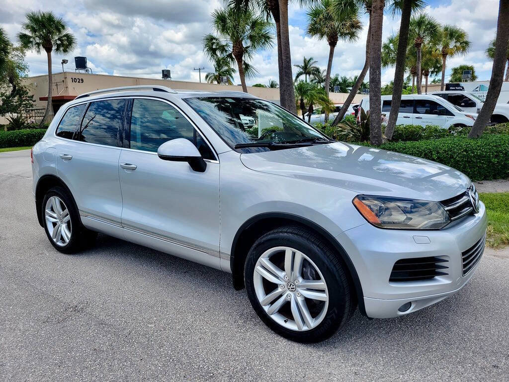 Used 2012 Volkswagen Touareg TDI image 1