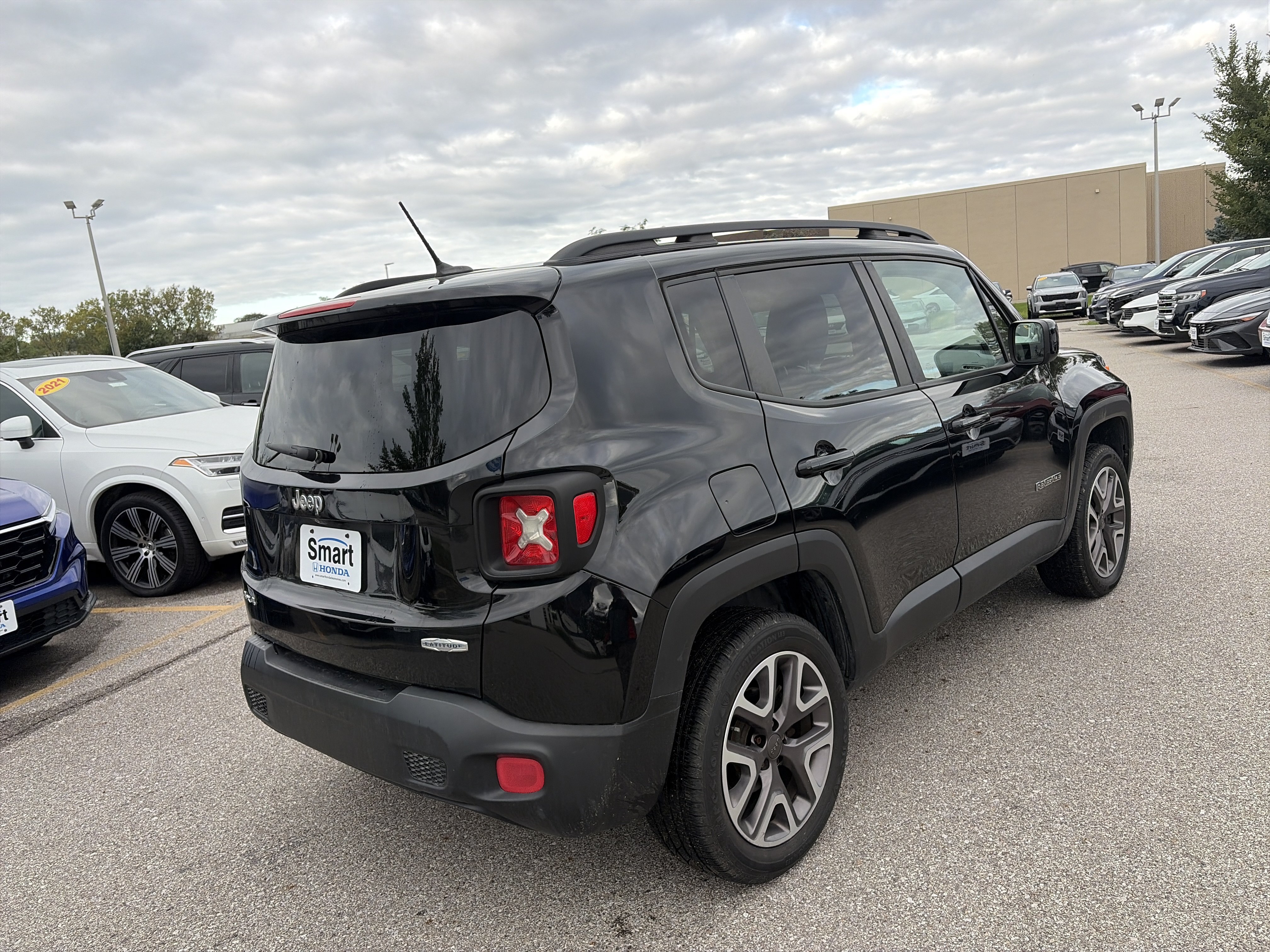 Used 2015 Jeep Renegade Latitude AWD/4WD image 5
