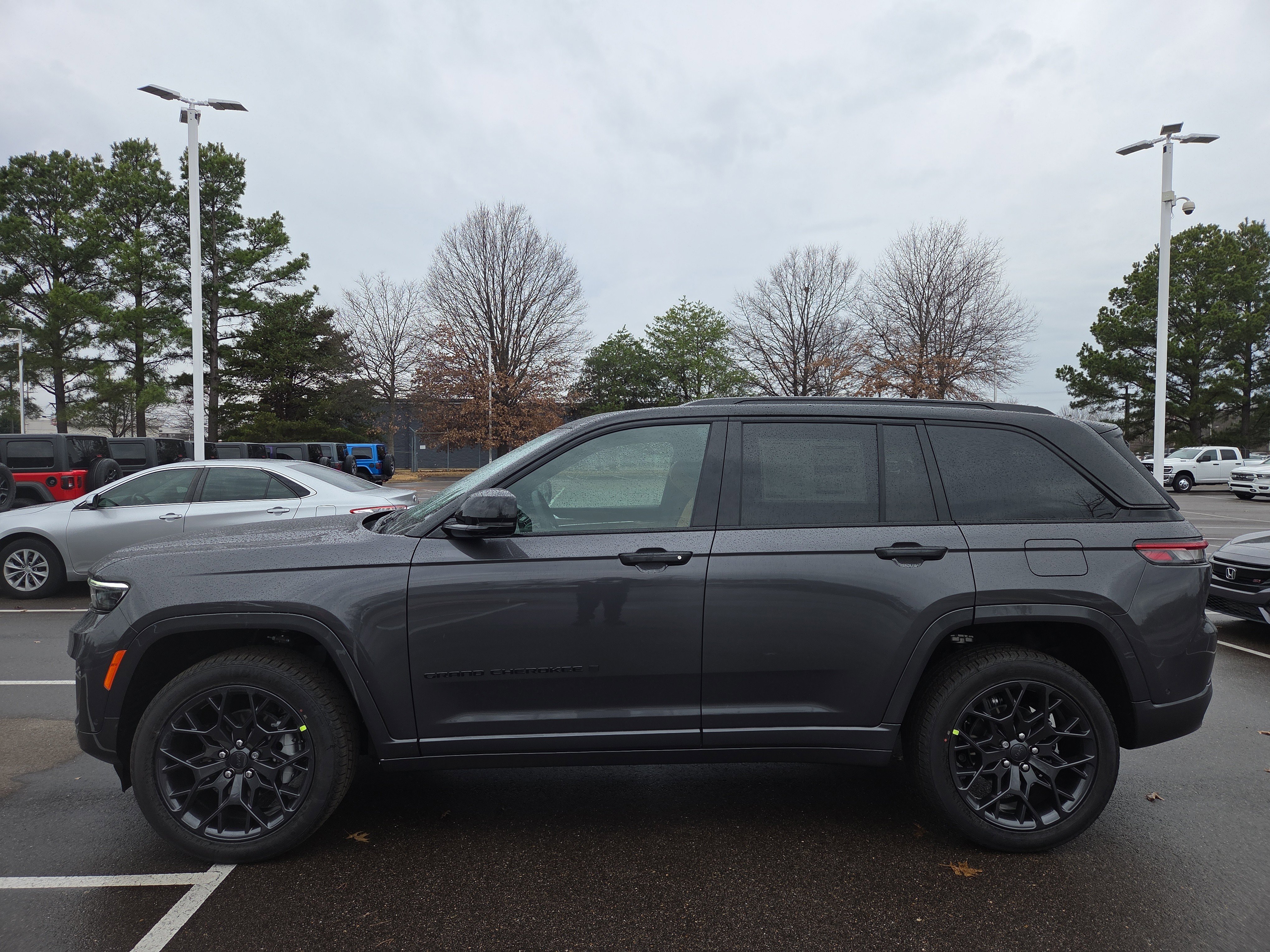 New 2025 Jeep Grand Cherokee Summit image 2