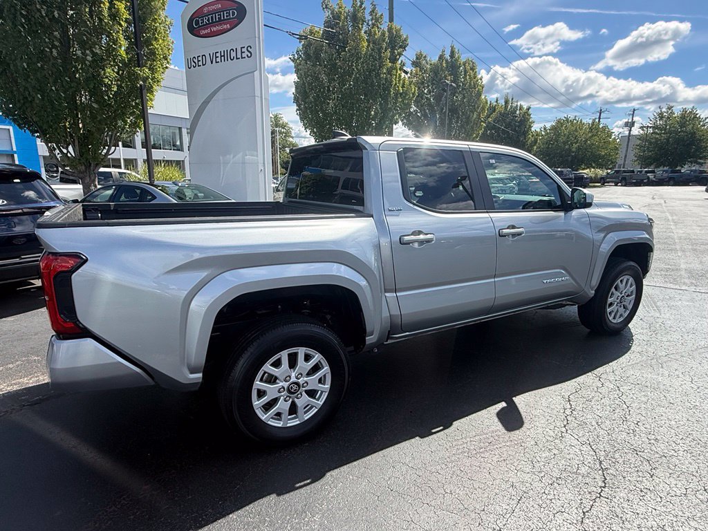 Certified 2025 Toyota Tacoma SR5 AWD/4WD image 9