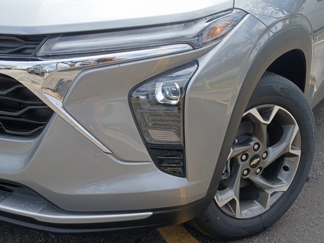 New 2026 Chevrolet Trax LT w/ Driver Confidence Package FWD image 27