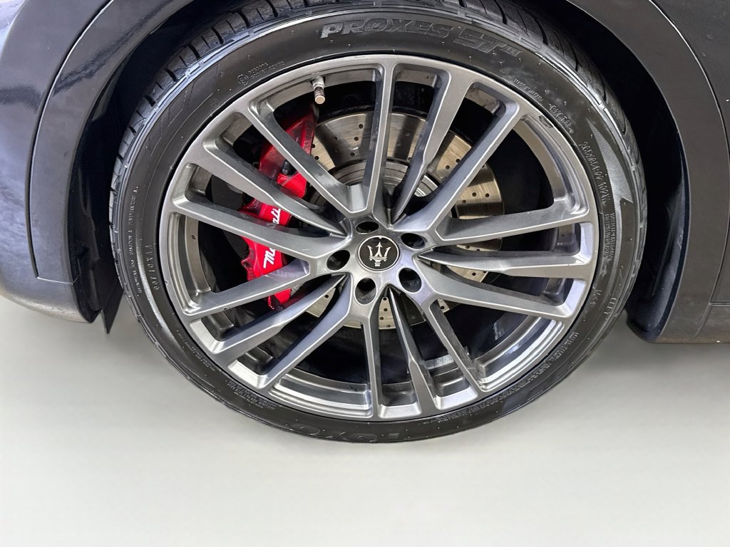Used 2022 Maserati Levante Trofeo AWD/4WD image 41