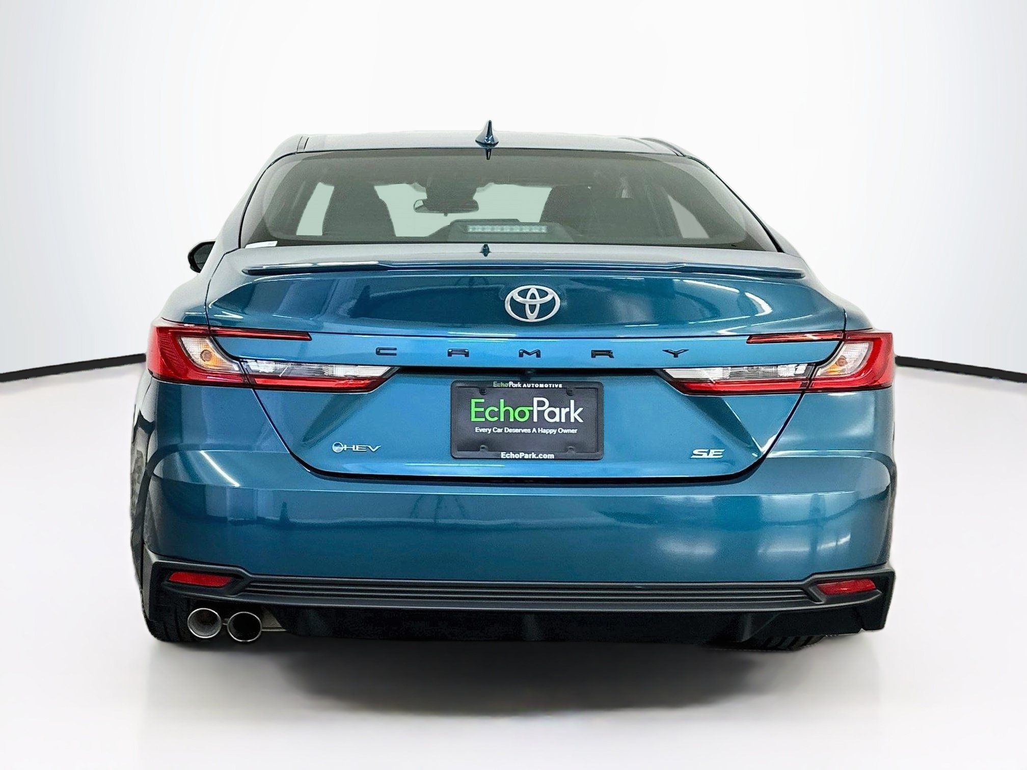Used 2025 Toyota Camry SE FWD image 7