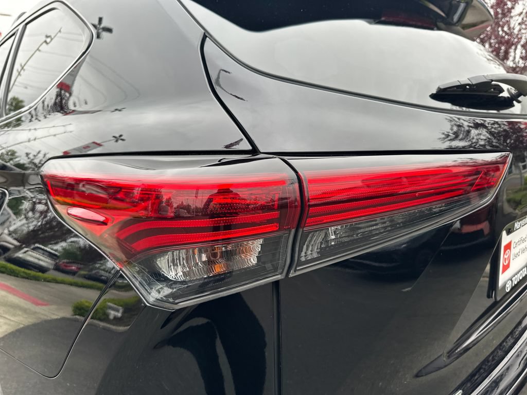 Used 2021 Toyota Highlander LE AWD/4WD image 10