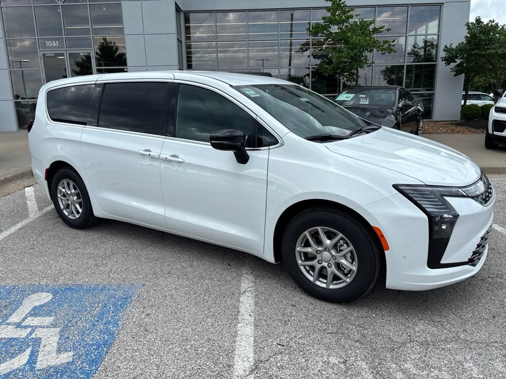 New 2027 Chrysler Pacifica Select FWD image 34