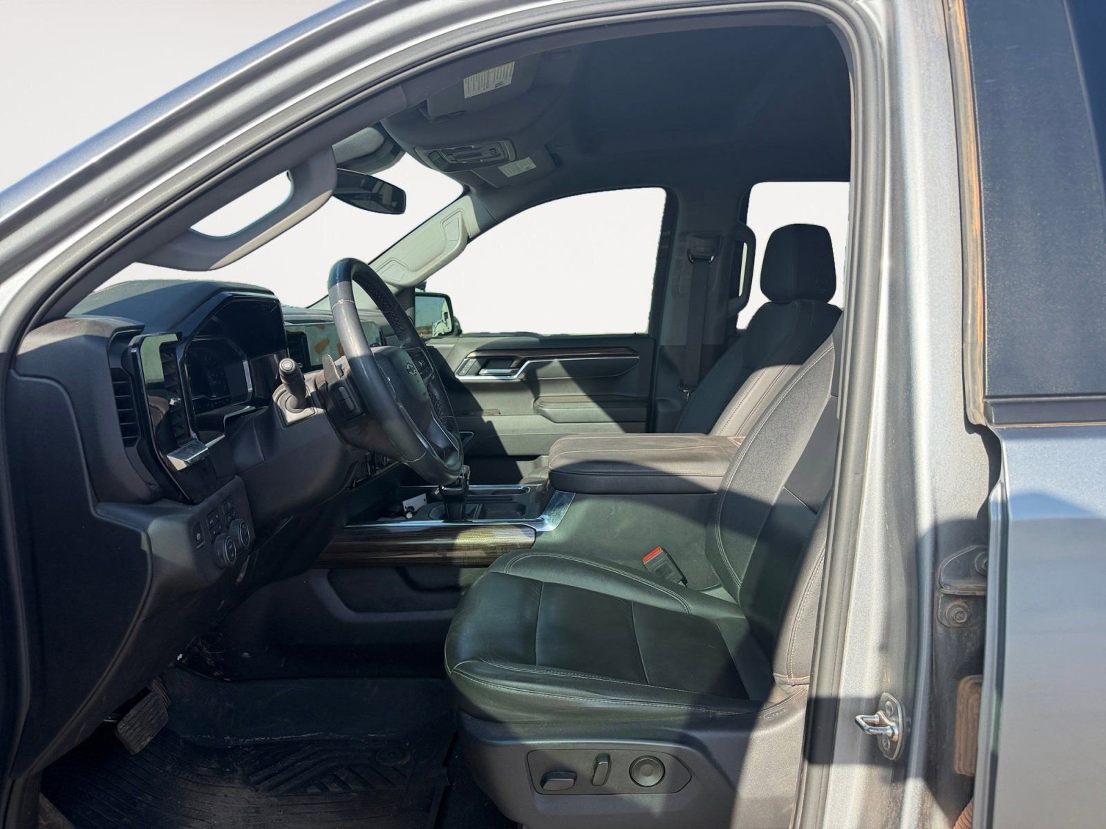 Used 2025 Chevrolet Silverado 1500 LT Trail Boss w/ Convenience Package II image 9