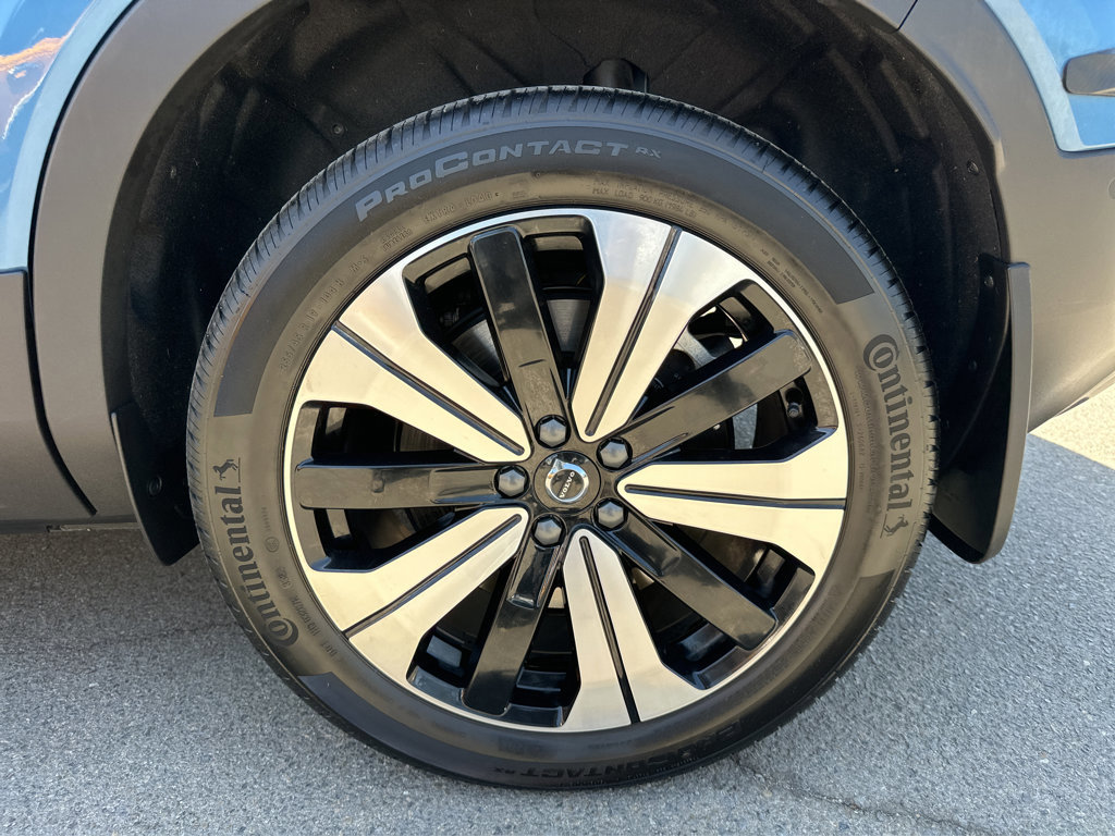 Used 2023 Volvo XC40 Recharge Plus image 14