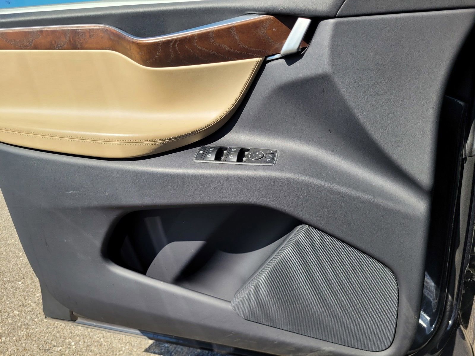 Used 2017 Tesla Model X 75D image 22