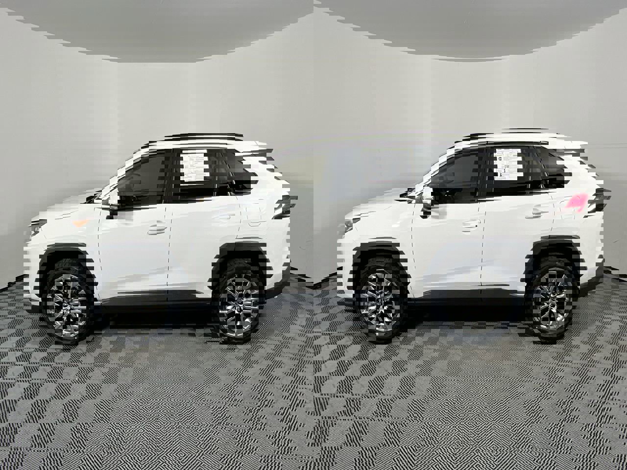 Used 2019 Toyota RAV4 XLE Premium image 6