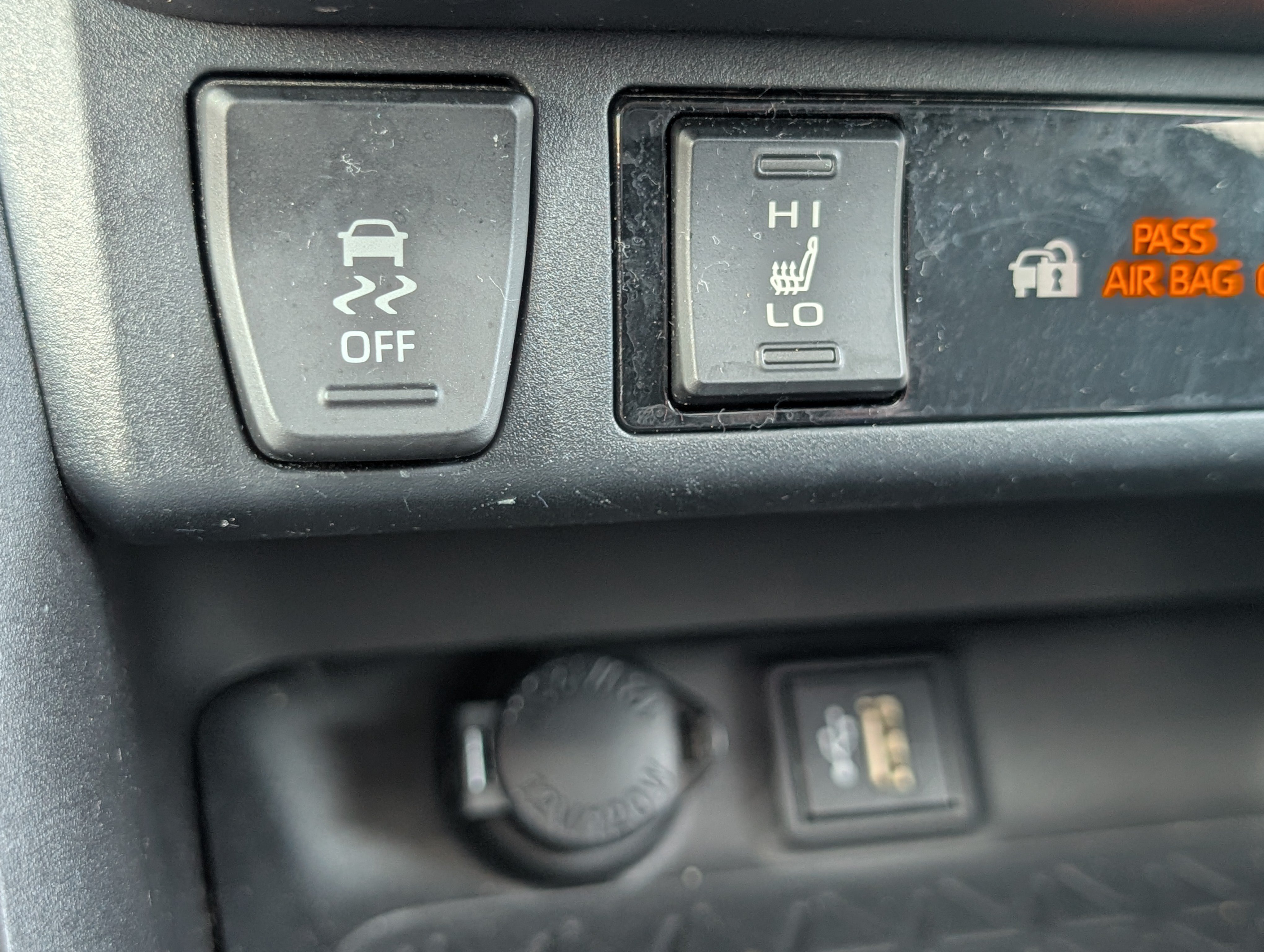 Used 2023 Toyota RAV4 XLE Premium AWD/4WD image 27