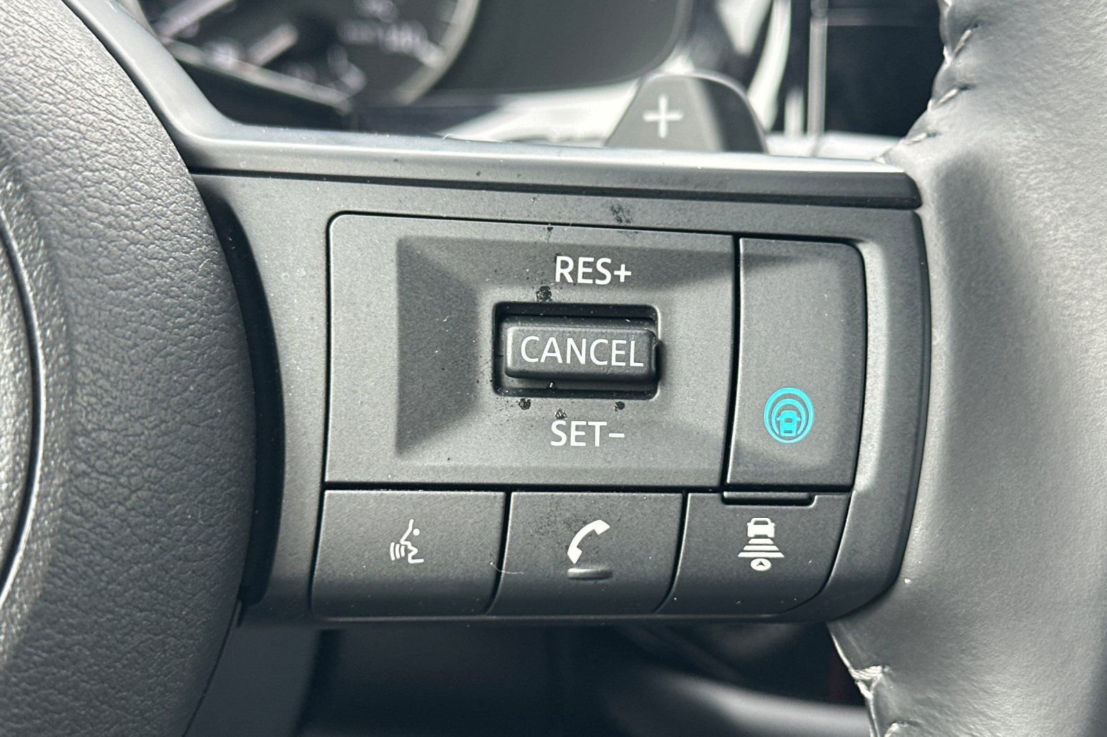 Certified 2025 Nissan Pathfinder SV image 39