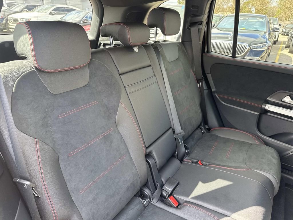 Used 2025 Mercedes-Benz GLB 250 image 9