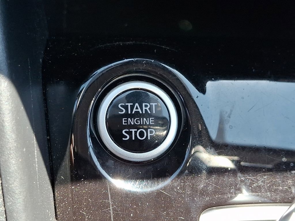 Used 2021 Nissan Versa SV FWD image 25