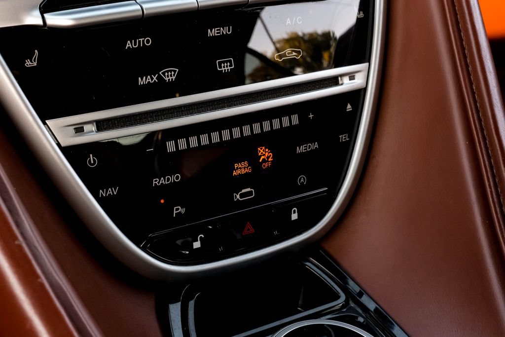 Used 2019 Aston Martin DB11 Volante RWD image 31