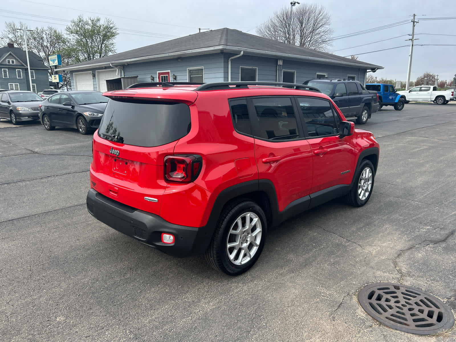 Used 2021 Jeep Renegade Latitude w/ Luxury Group I FWD image 3