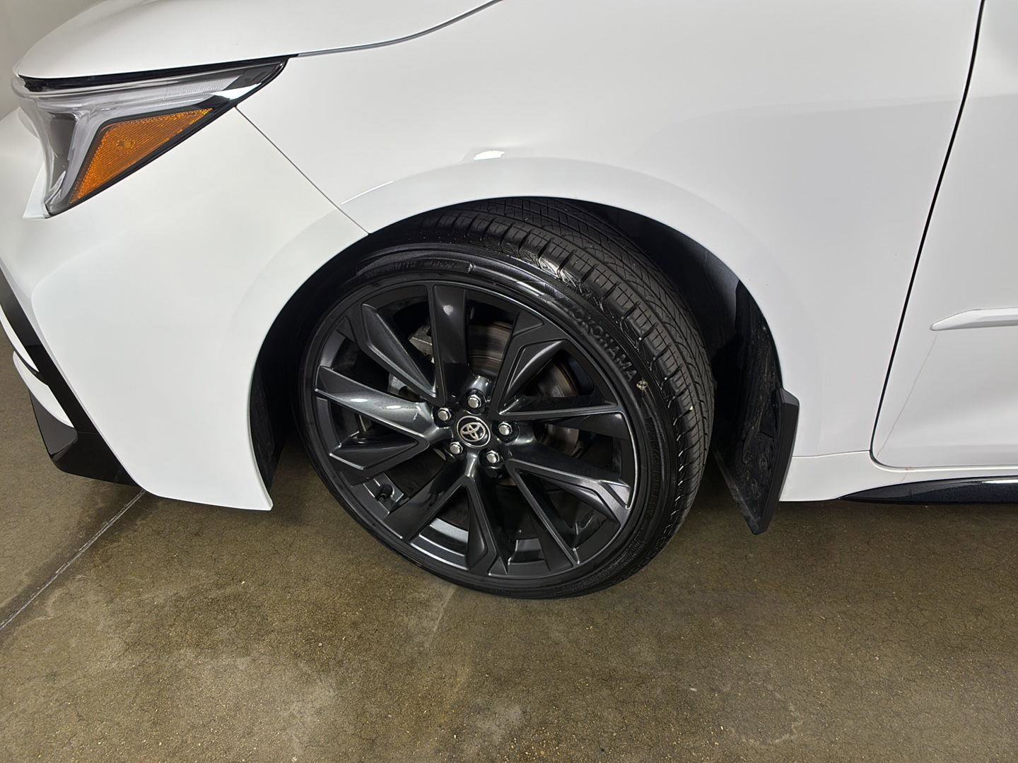 Used 2025 Toyota Corolla SE w/ SE Premium Package AWD/4WD image 5