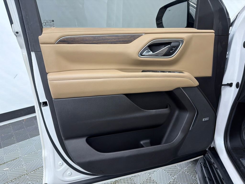 Used 2021 Chevrolet Tahoe Premier w/ Premium Package image 11