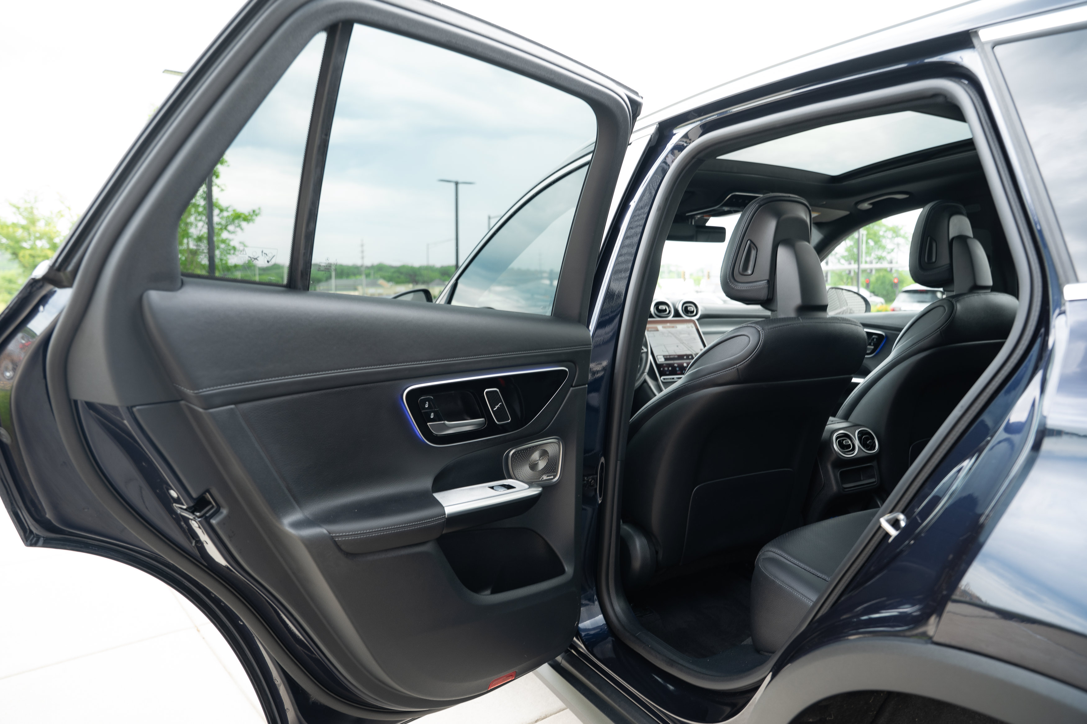 Used 2024 Mercedes-Benz GLC 300 4MATIC image 30