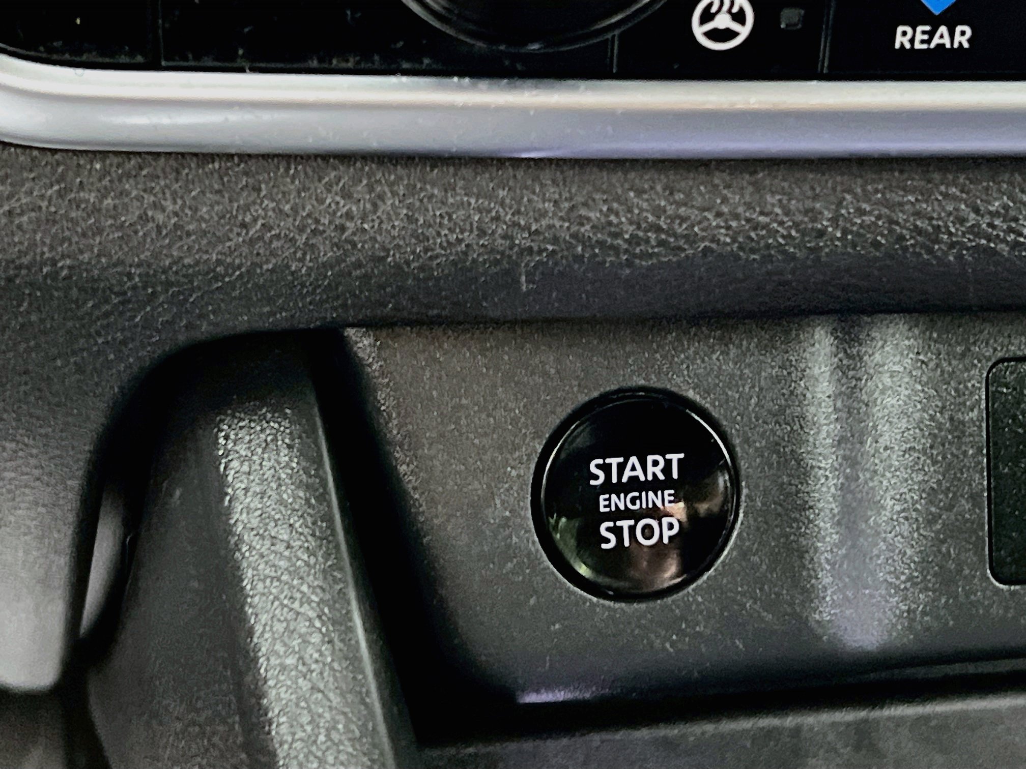 Used 2025 Nissan Rogue SL w/ SL Premium Package FWD image 23