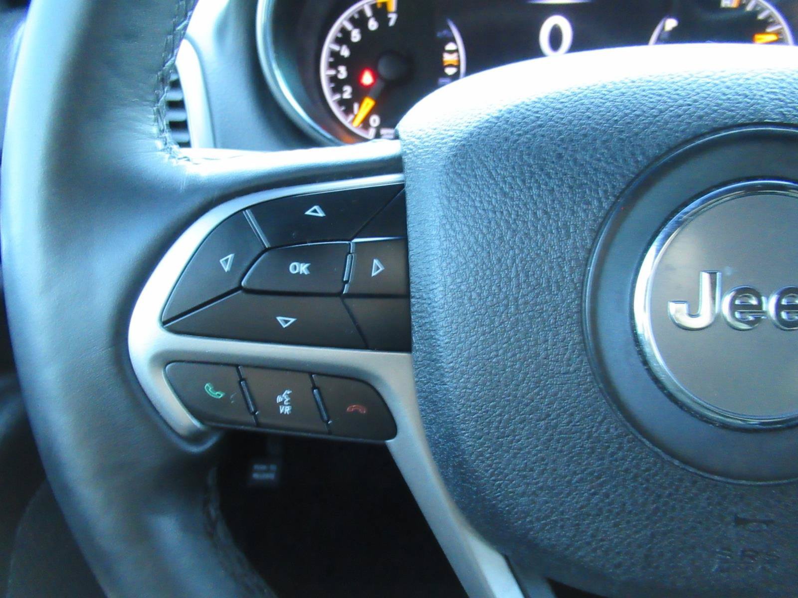 Used 2018 Jeep Grand Cherokee Altitude RWD image 24