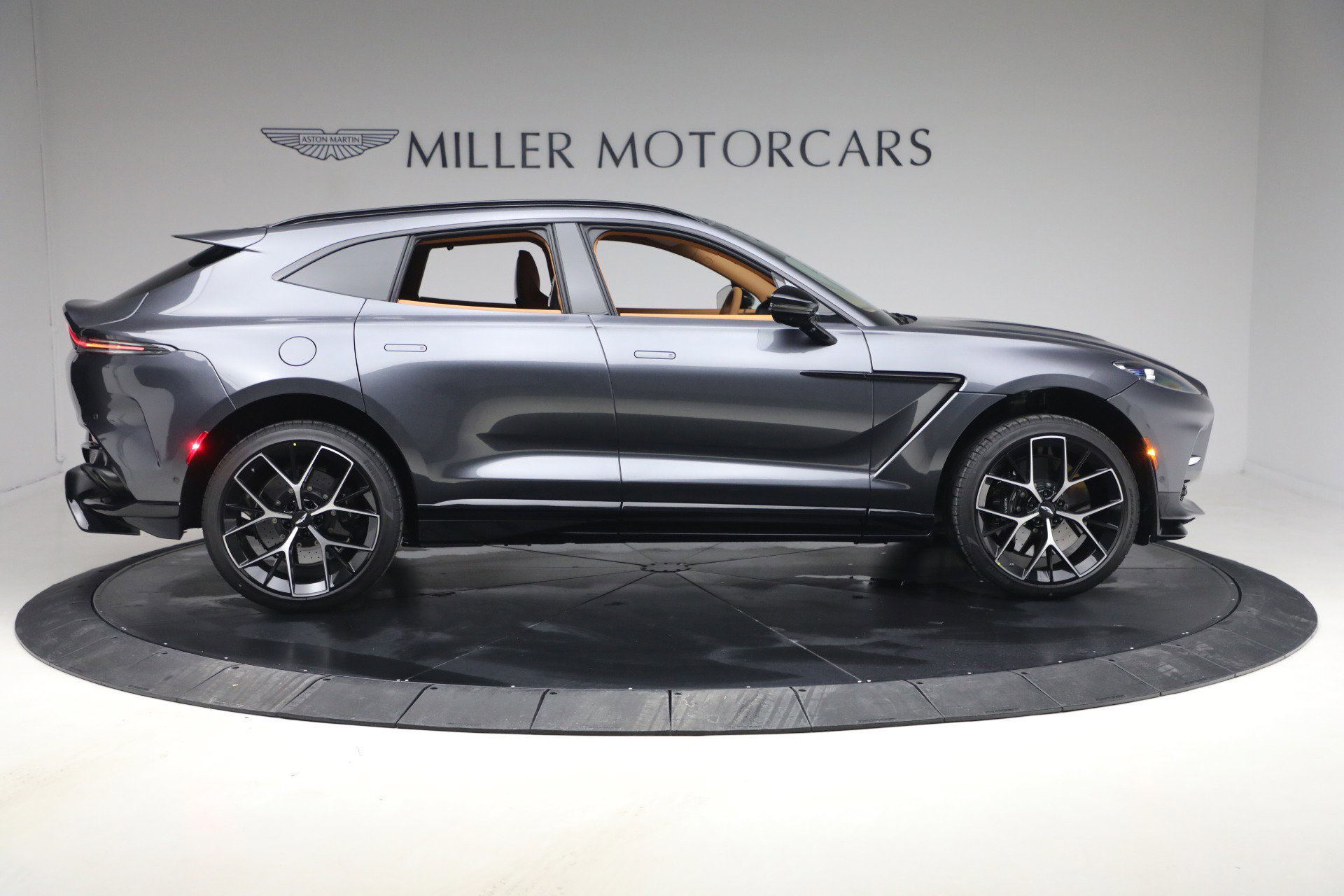 New 2026 Aston Martin DBX 707 image 9