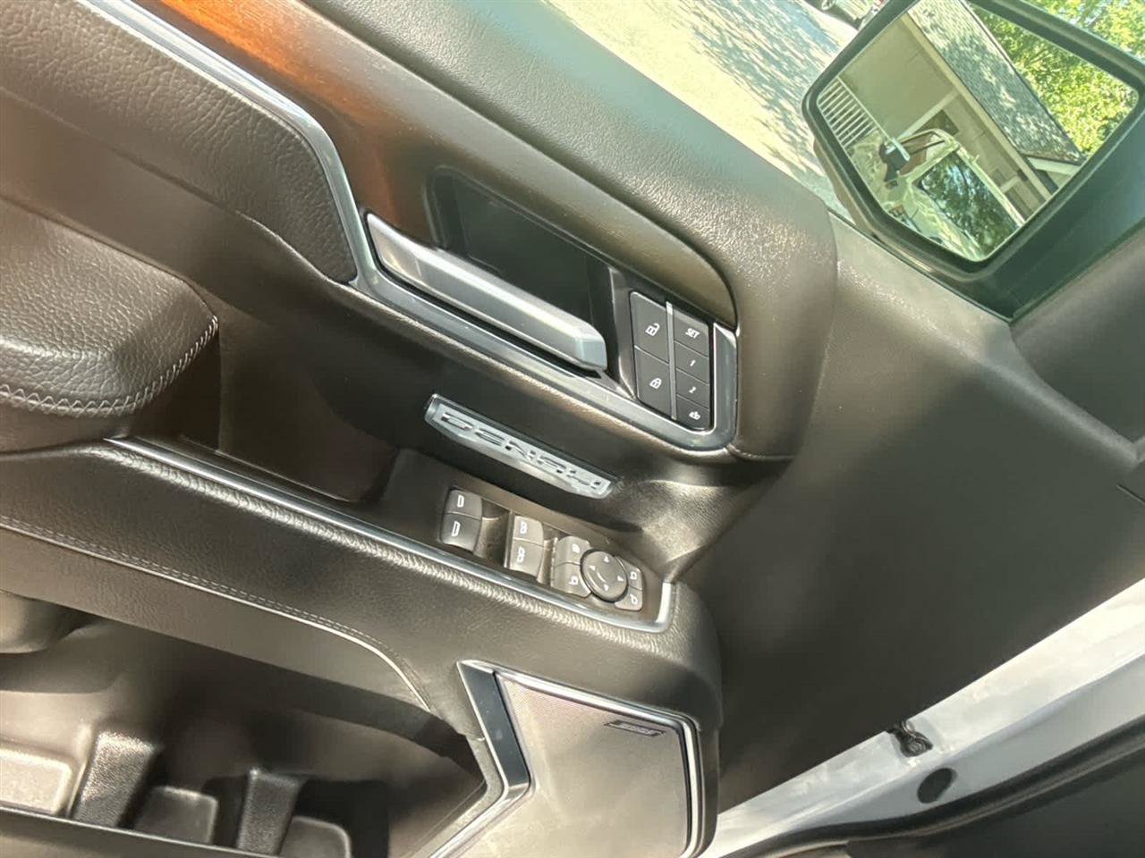 Used 2025 GMC Sierra 1500 Denali w/ Denali Reserve Package AWD/4WD image 18