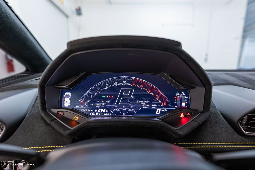 Used 2022 Lamborghini Huracan STO image 34