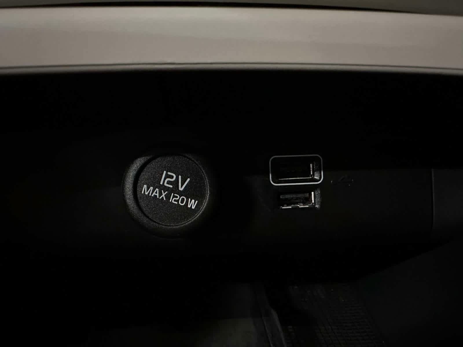 Used 2022 Volvo XC40 T5 Momentum AWD/4WD image 26