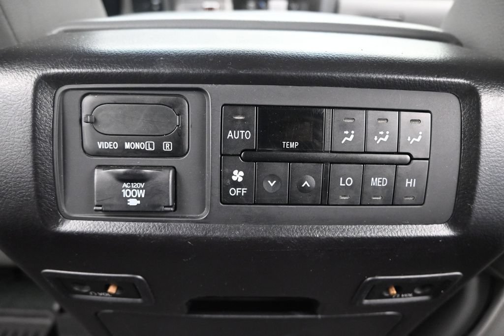 Used 2017 Toyota Sequoia Platinum AWD/4WD image 18