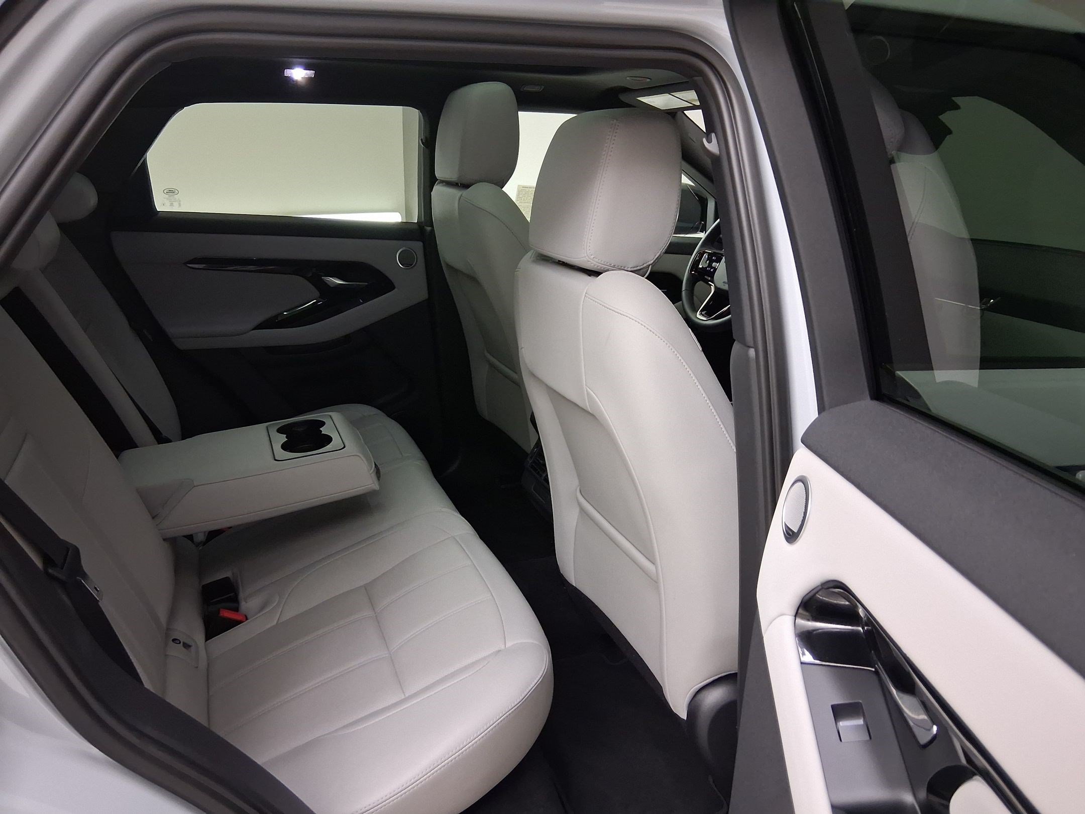 Used 2026 Land Rover Range Rover Evoque S AWD/4WD image 36