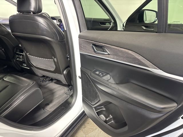 Certified 2023 Jeep Grand Cherokee Limited image 31