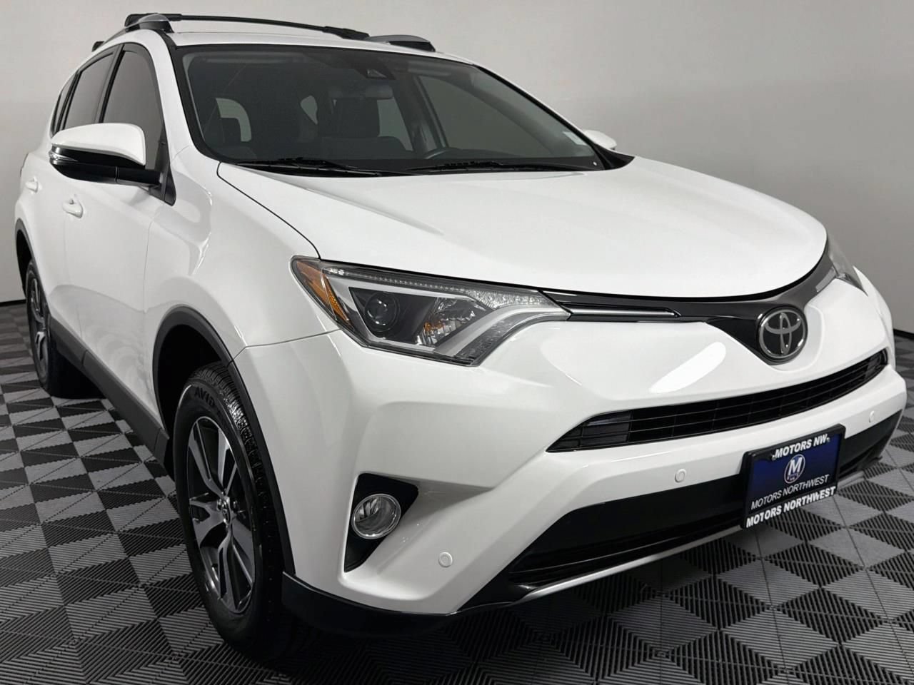 Used 2017 Toyota RAV4 XLE AWD/4WD image 28