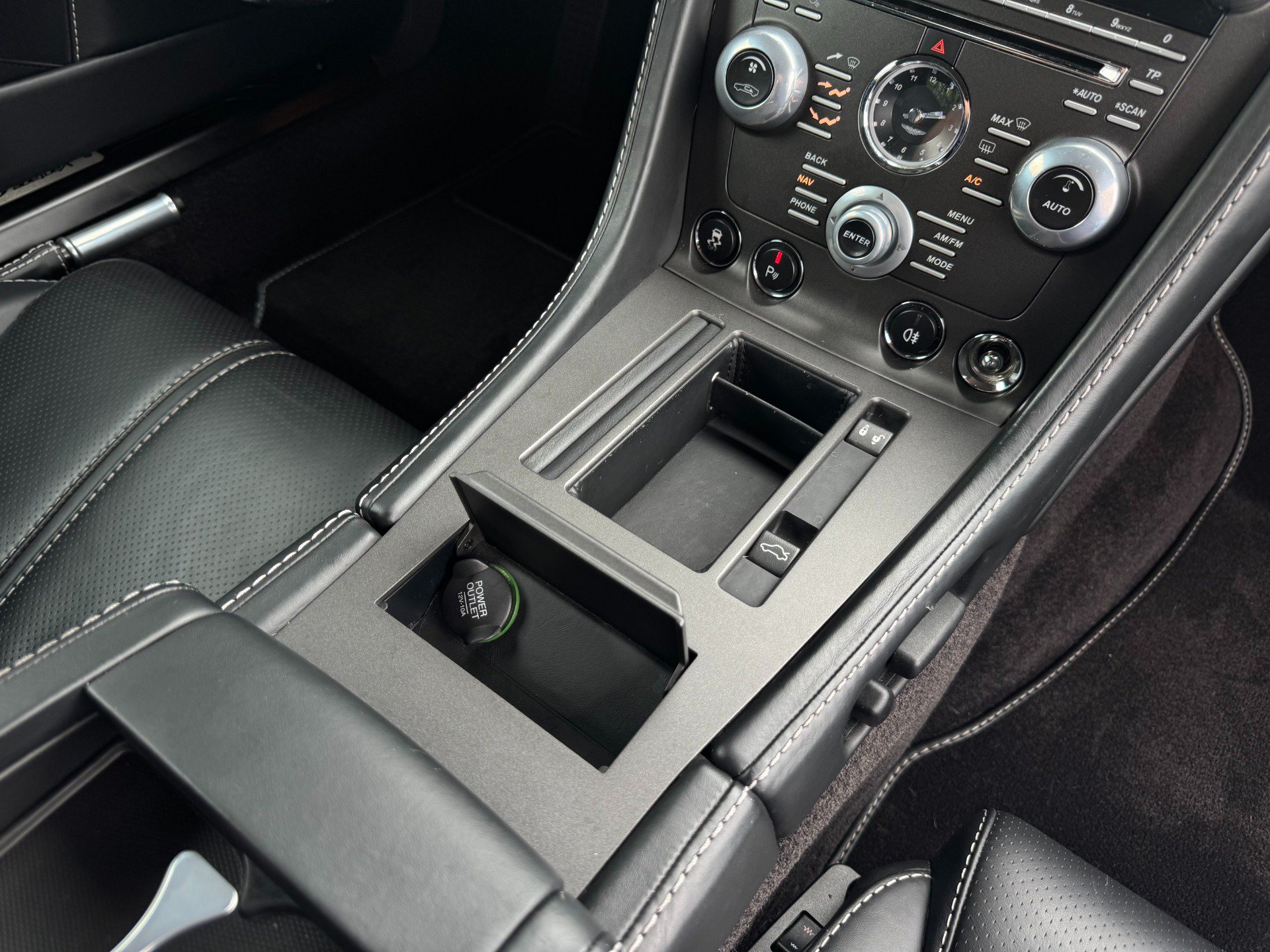 Used 2015 Aston Martin V8 Vantage GT RWD image 36