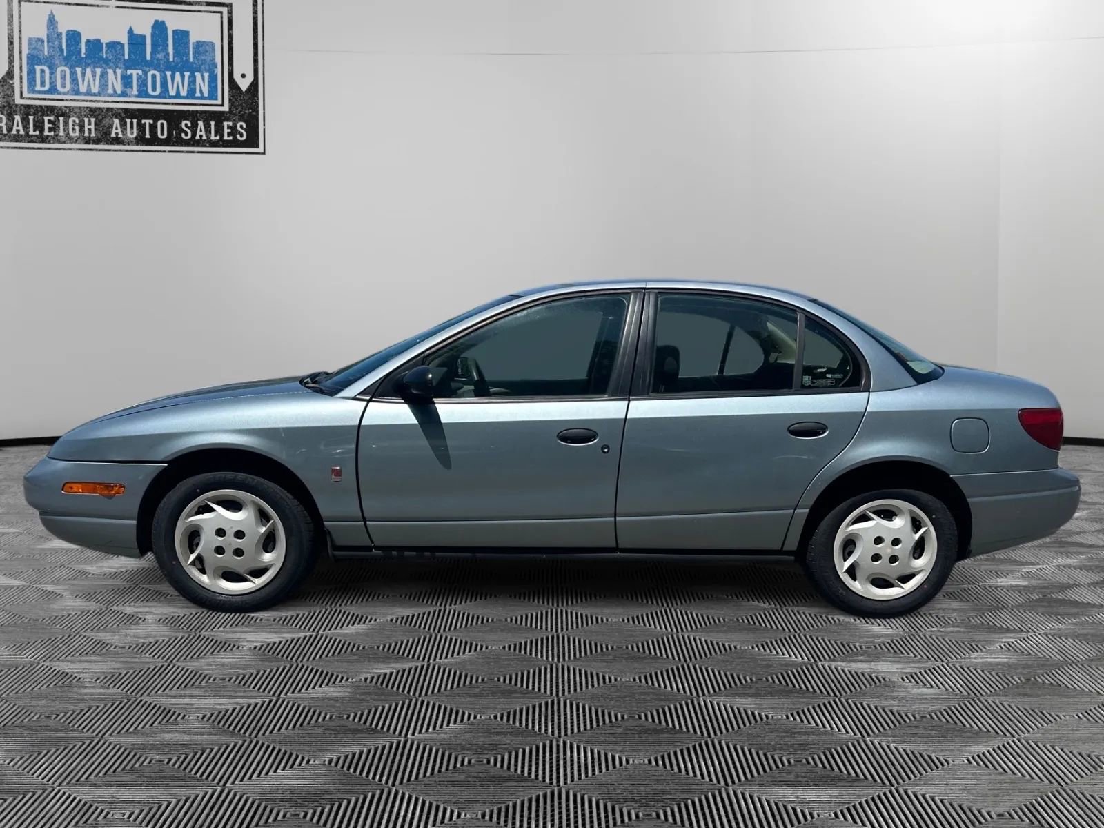 Used 2002 Saturn S-Series SL1 w/ SL1 Option Pkg 1 image 9