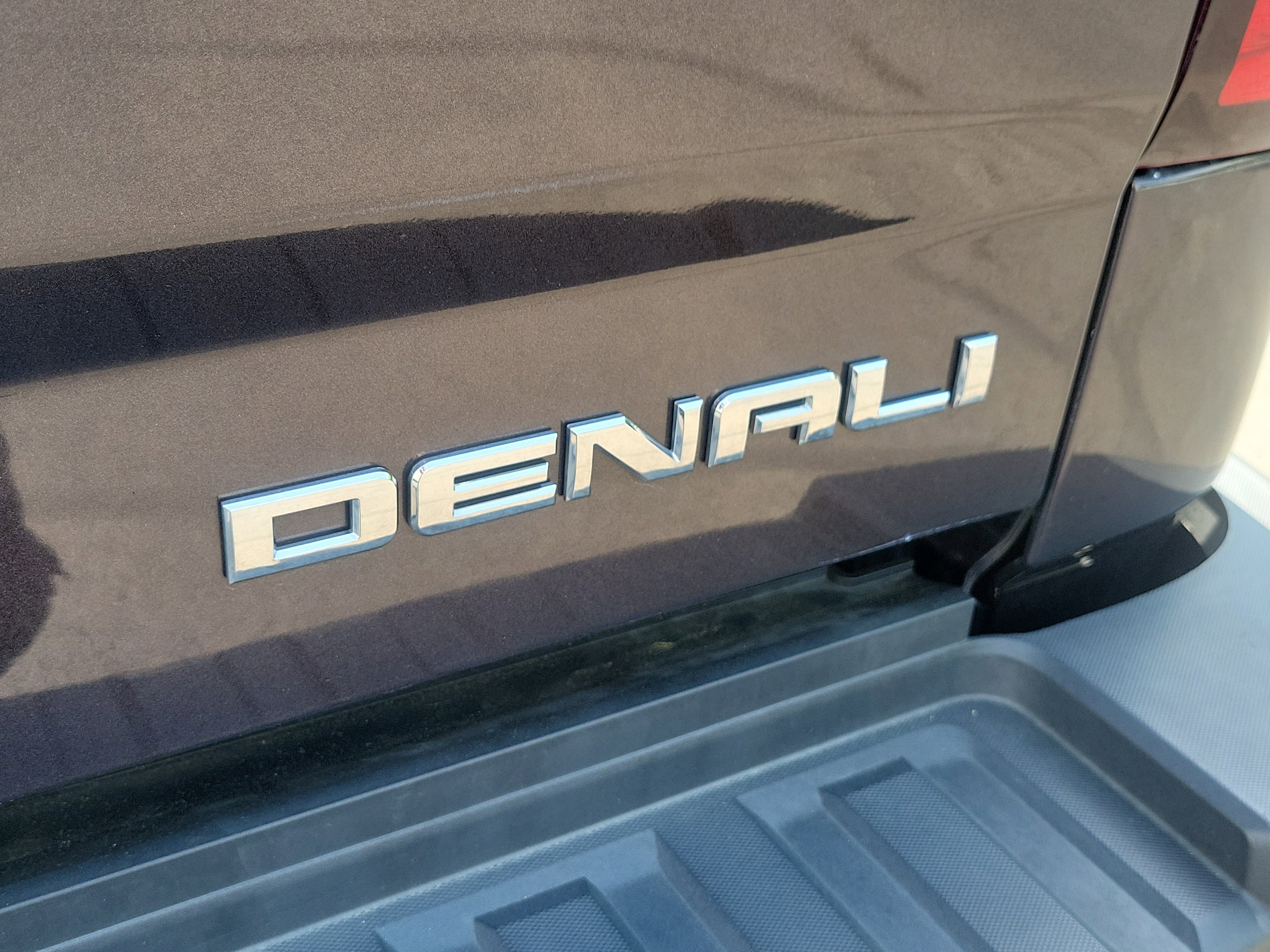 Used 2016 GMC Sierra 2500 Denali w/ Duramax Plus Package AWD/4WD image 6