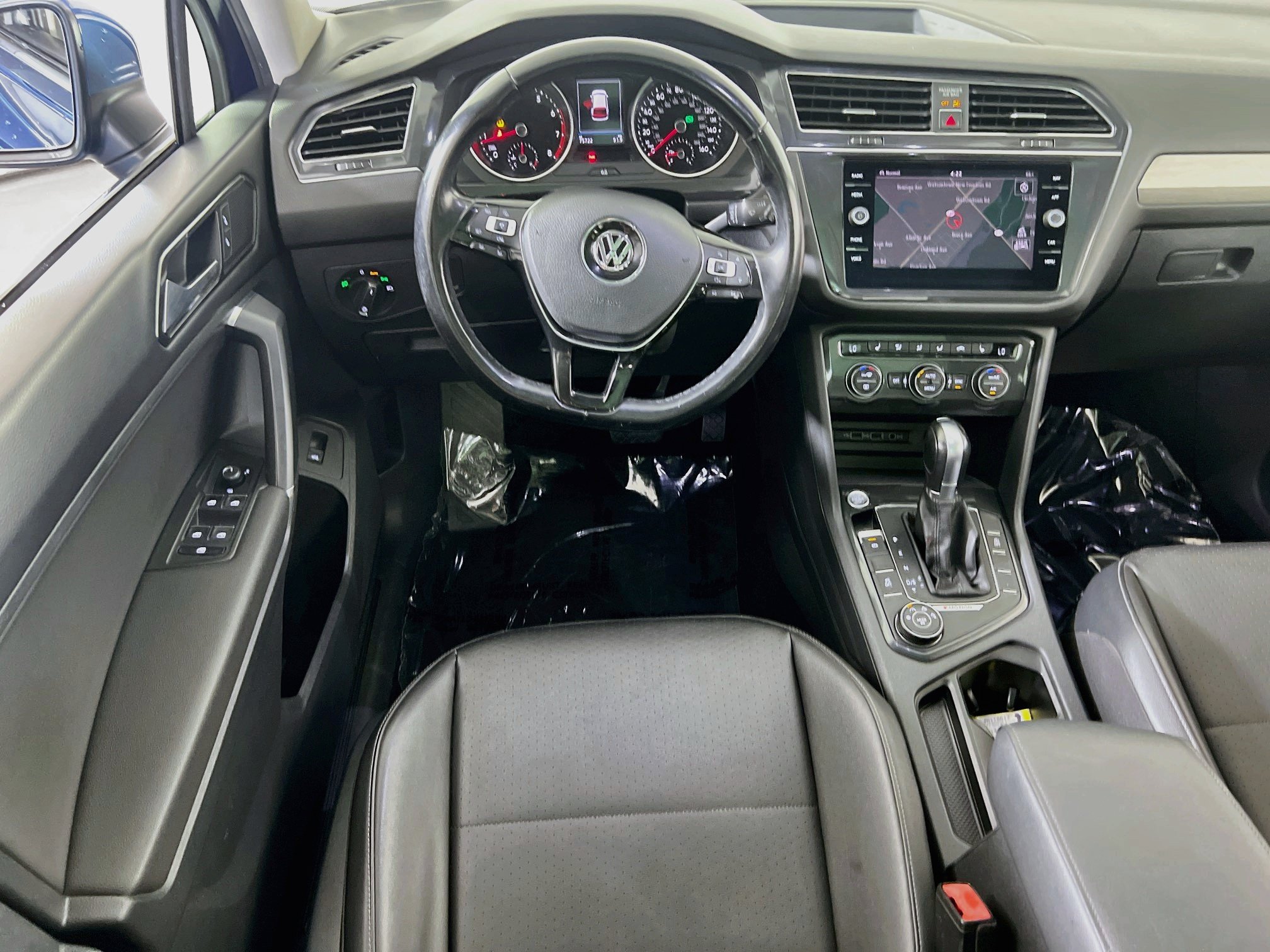 Used 2018 Volkswagen Tiguan SEL AWD/4WD image 23