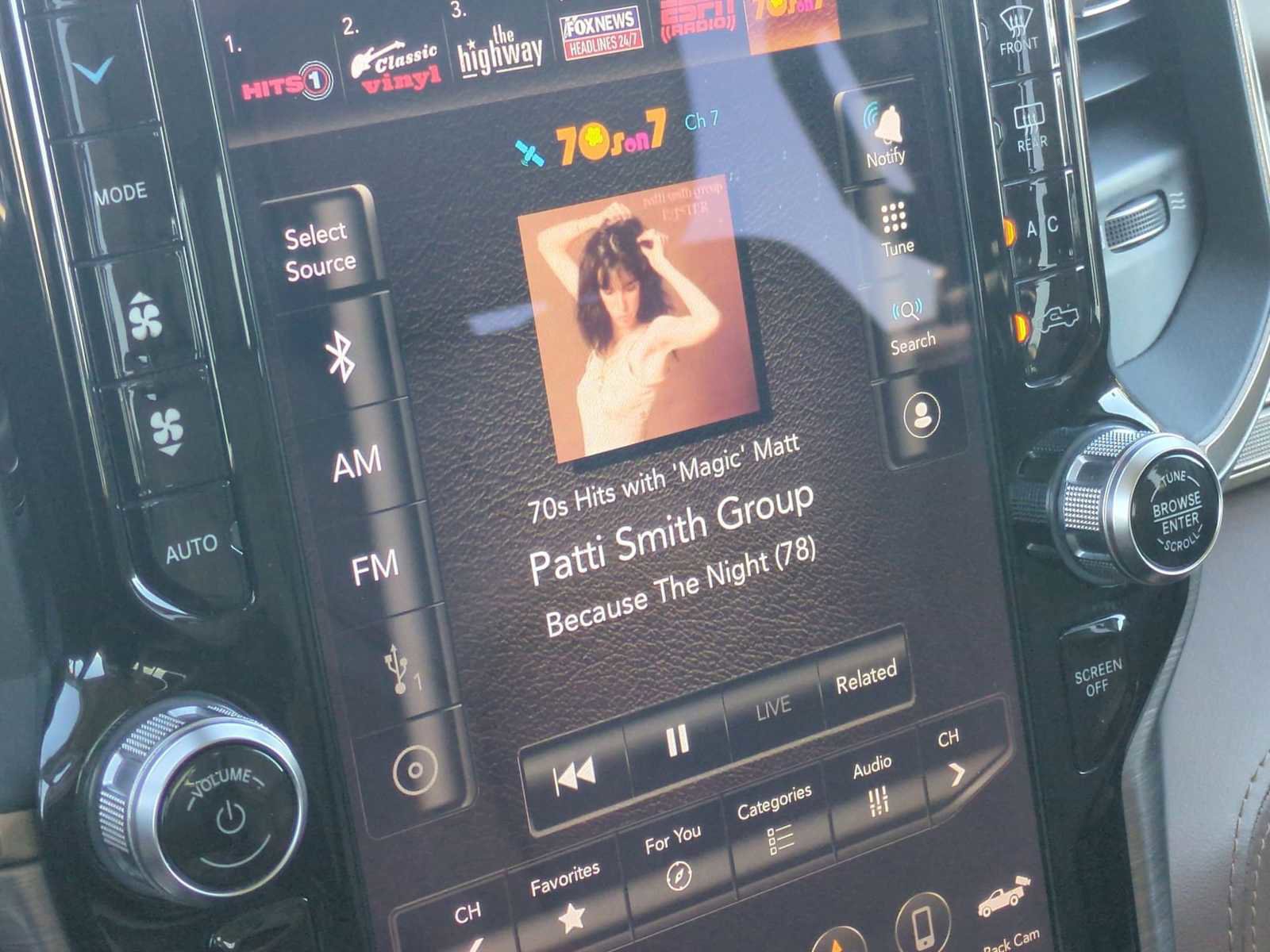 Used 2019 RAM 1500 Laramie Longhorn image 13