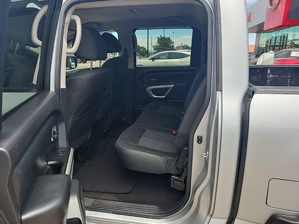 Used 2017 Nissan Titan SV AWD/4WD image 12