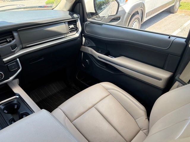 Used 2022 Ford Expedition Max XLT AWD/4WD image 38