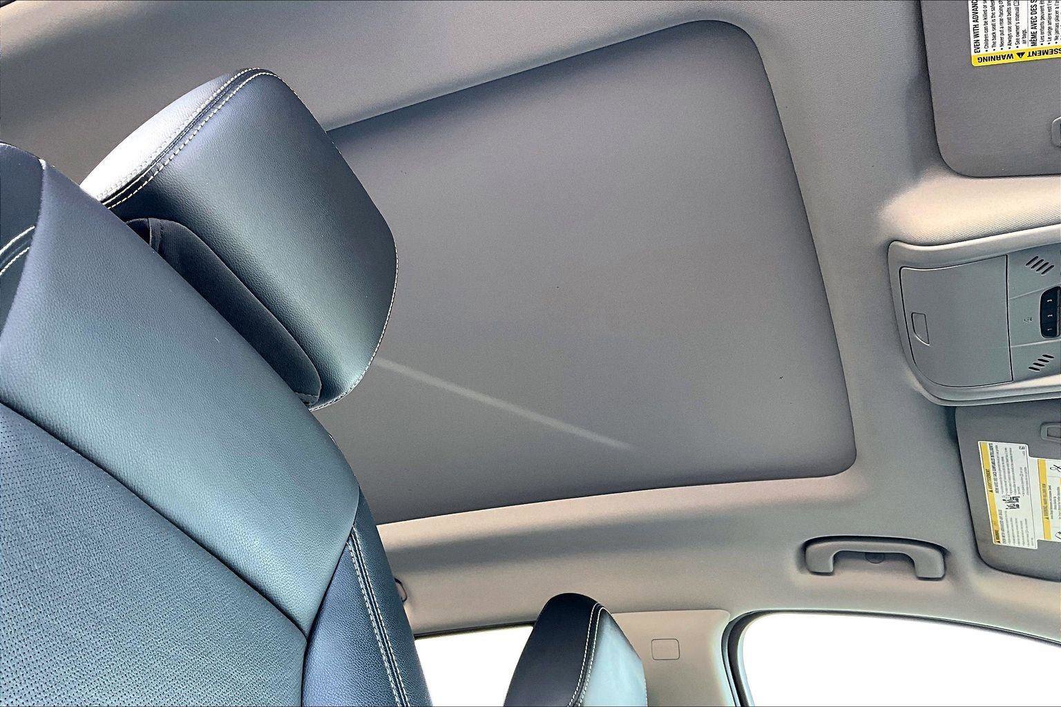 Used 2022 GMC Terrain SLT w/ Infotainment Package II image 23