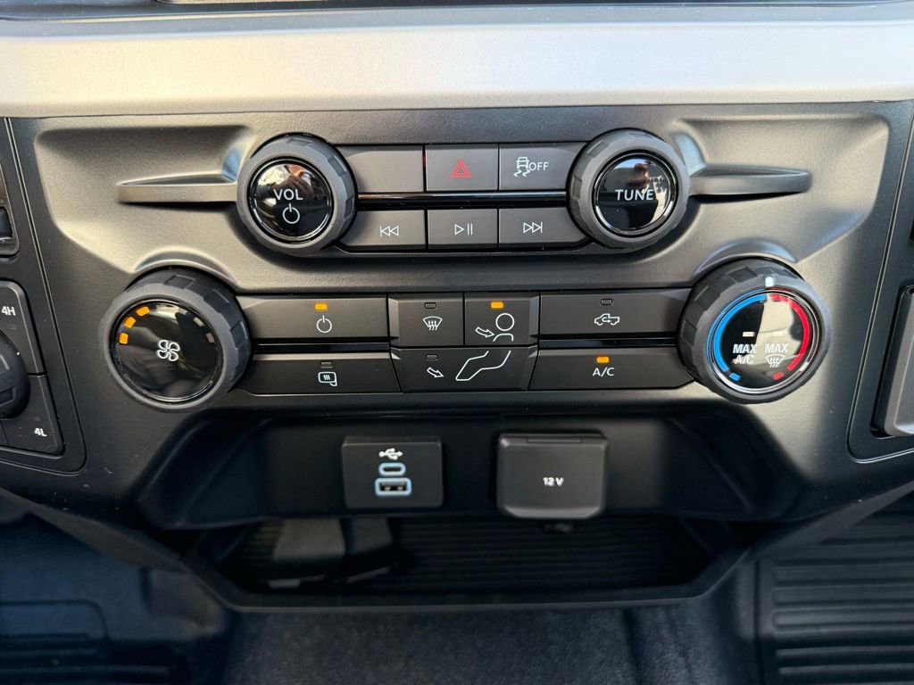 New 2026 Ford F250 XL w/ XL Chrome Package image 23