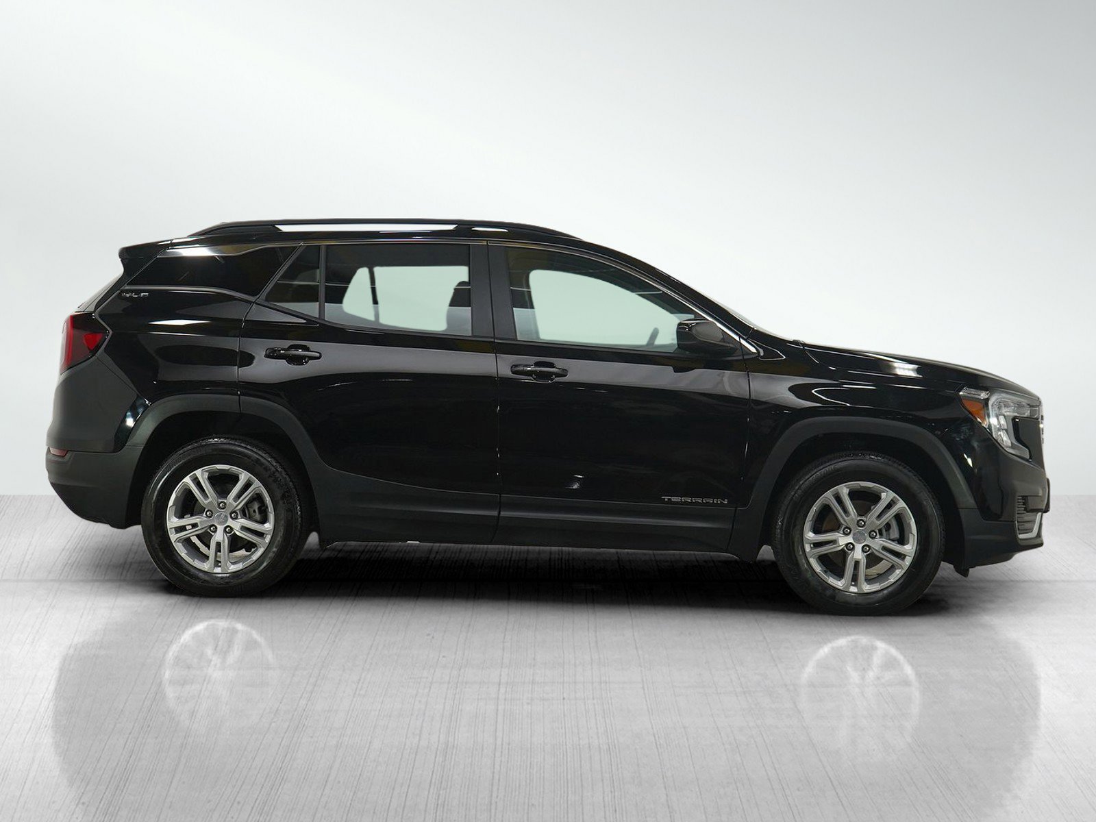Used 2022 GMC Terrain SLE w/ Driver Convenience Package image 6