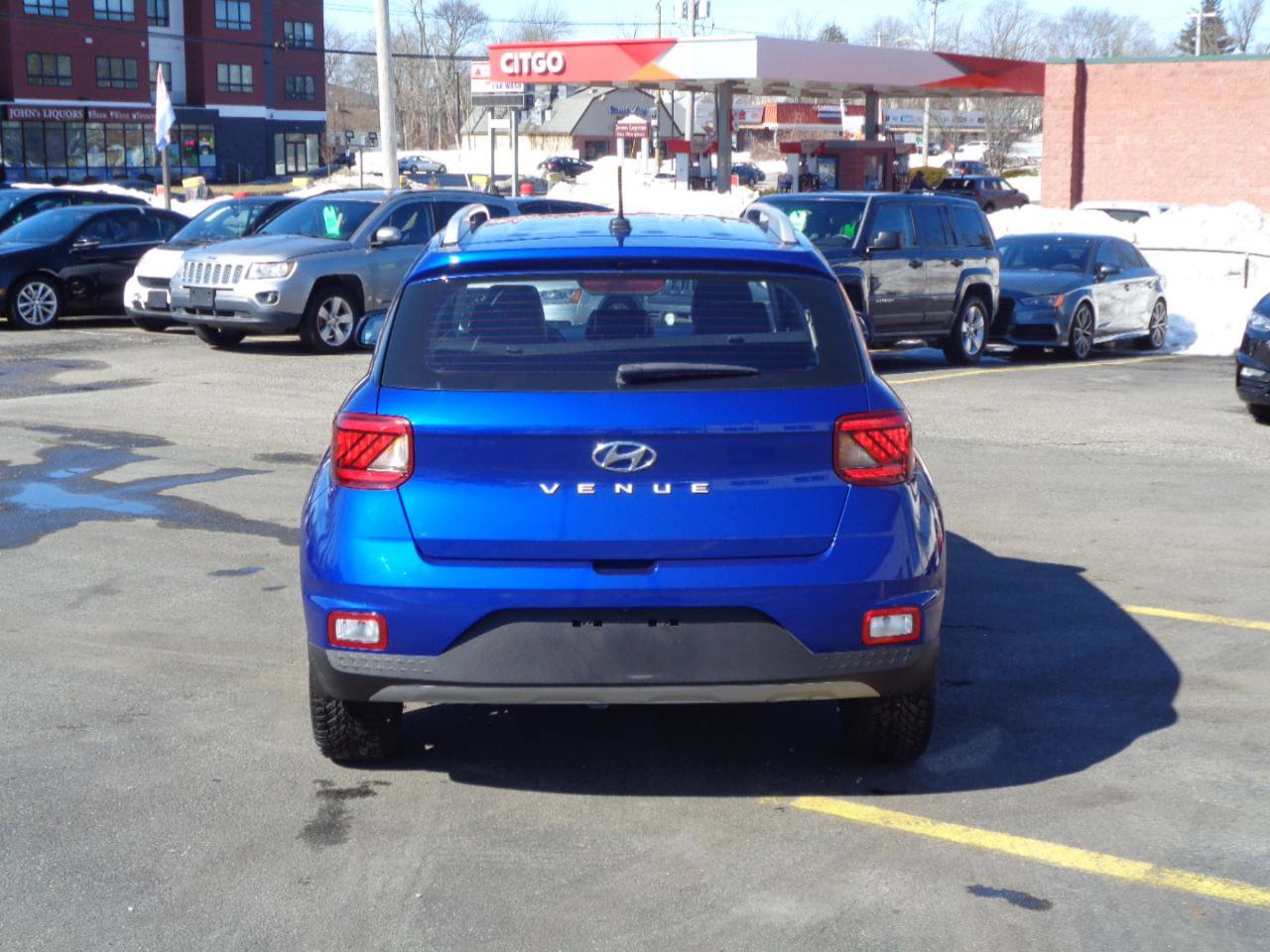 Used 2023 Hyundai Venue Limited image 13