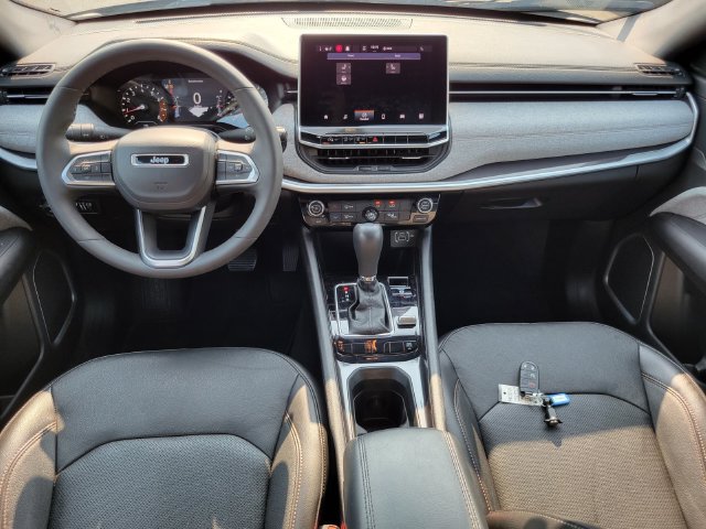 Used 2023 Jeep Compass Latitude AWD/4WD image 24