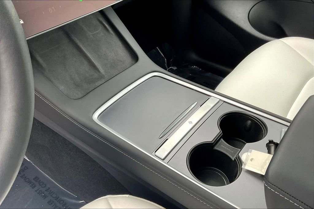 Used 2022 Tesla Model Y Long Range image 17