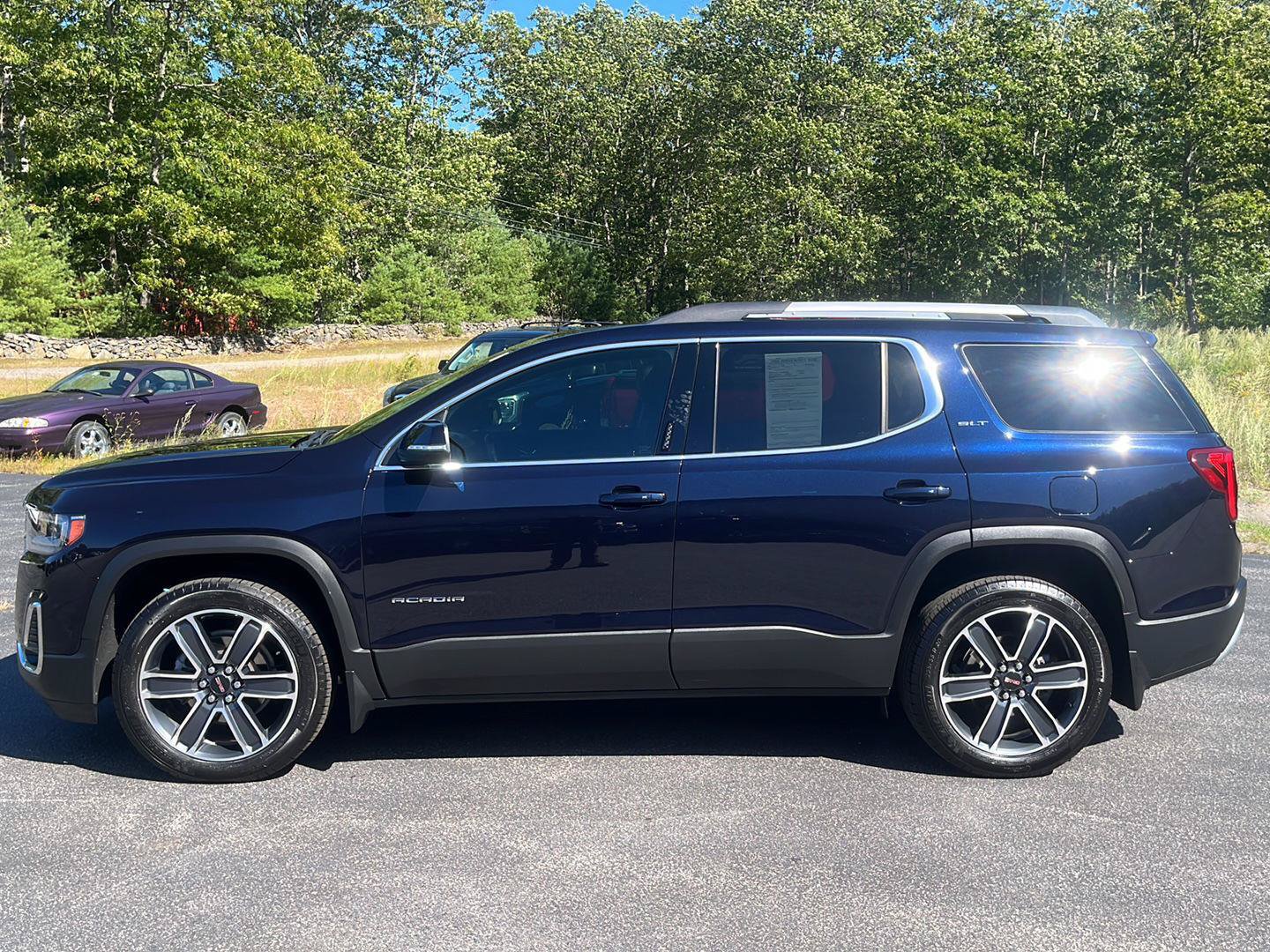Certified 2021 GMC Acadia SLT w/ Technology Package AWD/4WD image 2