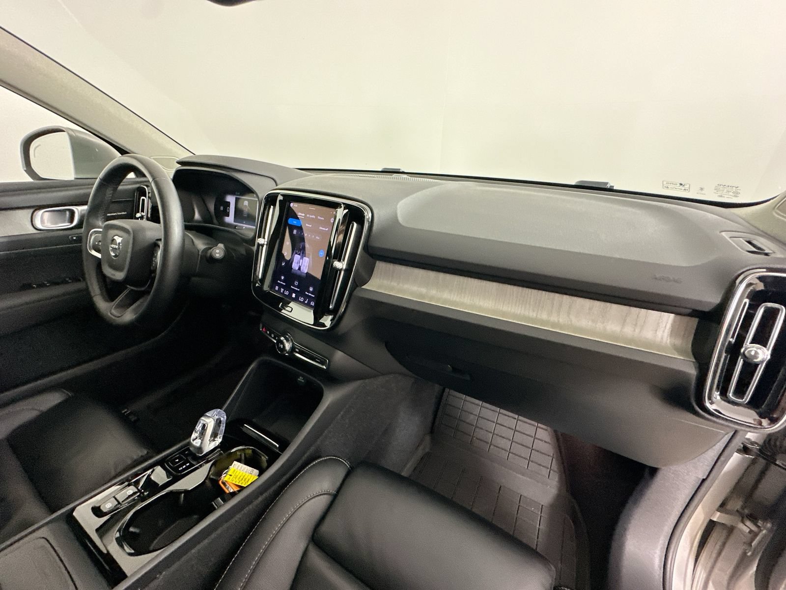 Used 2023 Volvo XC40 B5 Ultimate w/ Protection Package Premier AWD/4WD image 44