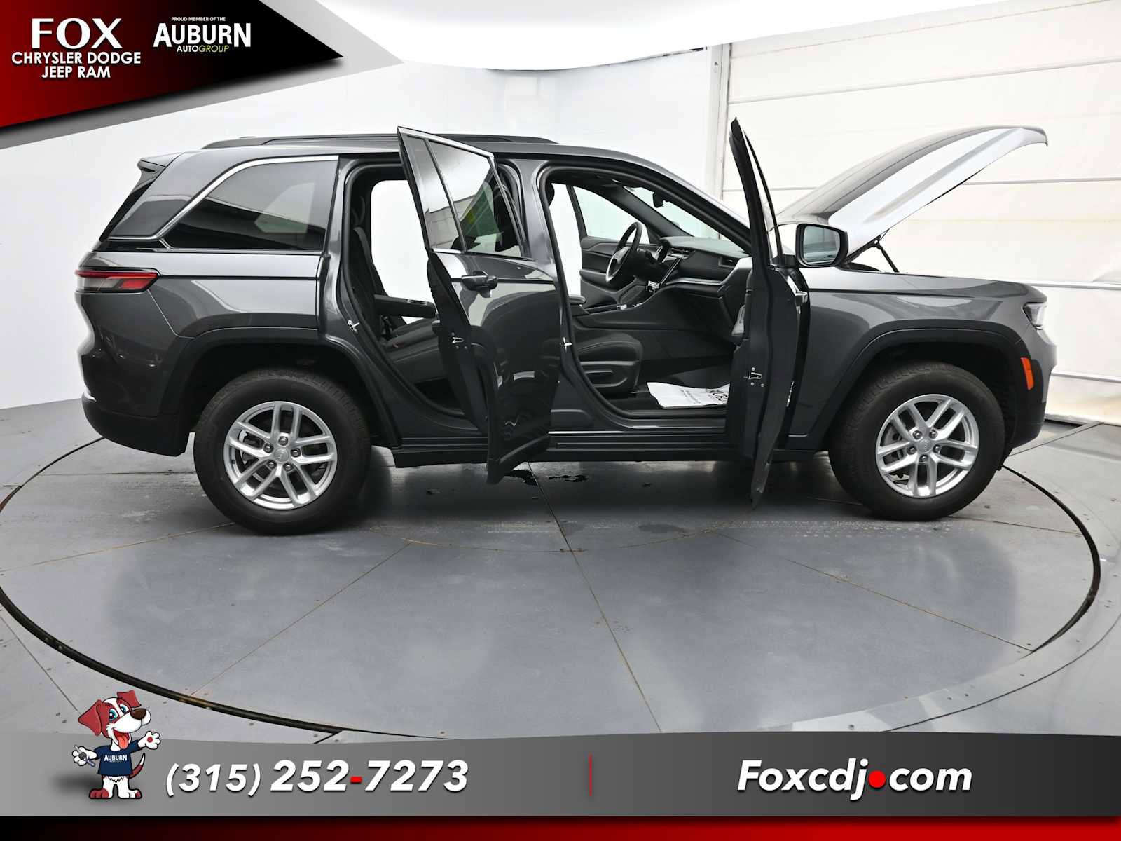Used 2024 Jeep Grand Cherokee Laredo X w/ Luxury Tech Group I AWD/4WD image 43