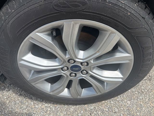 Used 2019 Ford Edge Titanium w/ Cold Weather Package AWD/4WD image 7