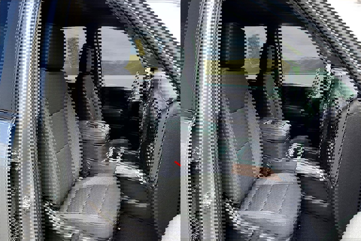 Used 2025 Chevrolet Silverado 2500 Custom w/ Custom Value Package image 21